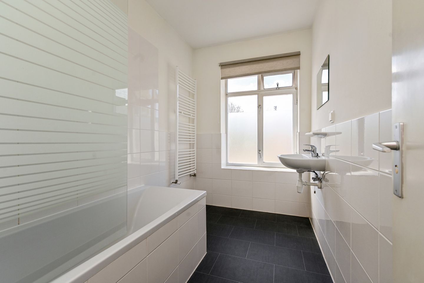 Two-room apartment with balcony in Leyenburg — 20