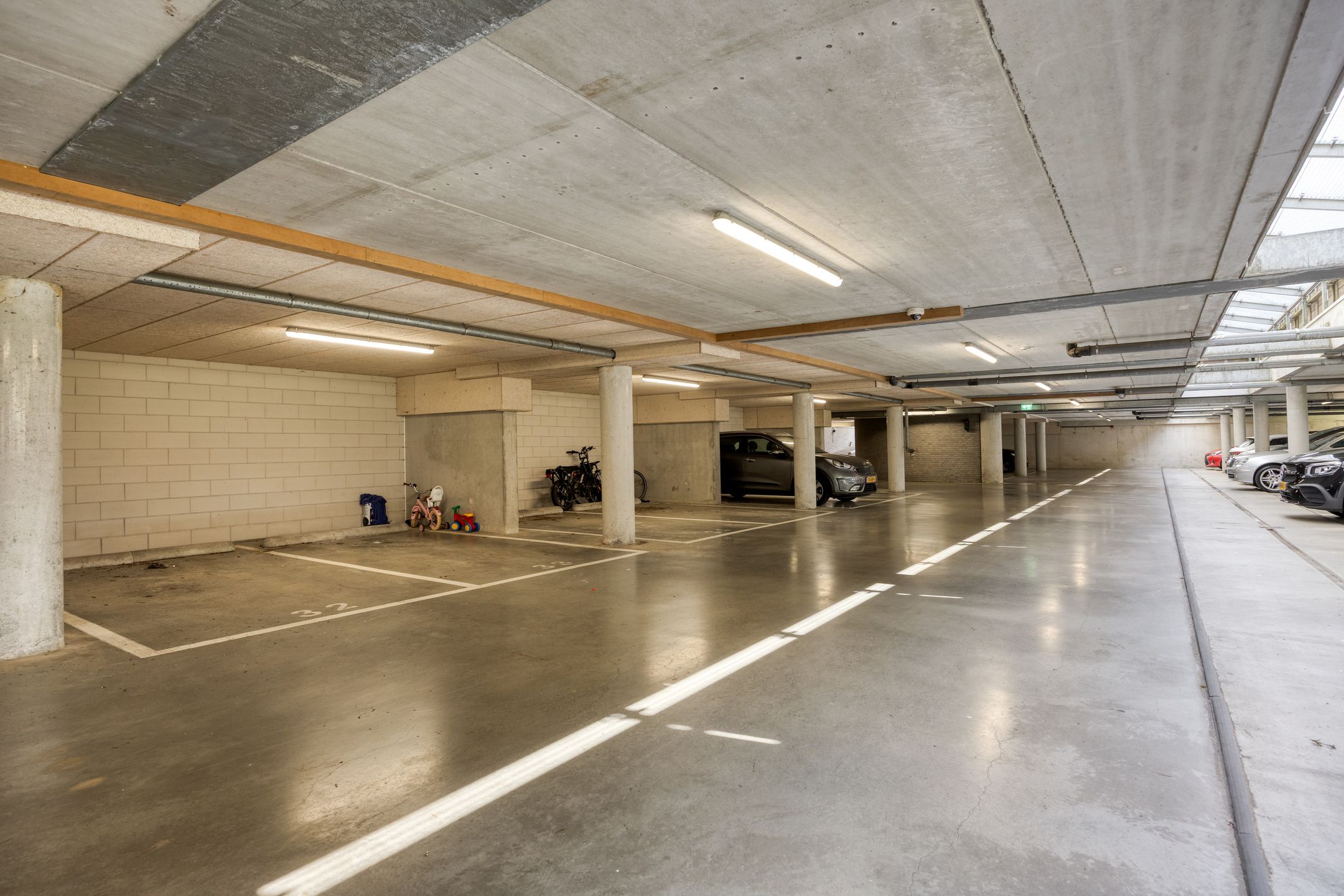 Spacious 3-room apartment with balcony and parking in Amsterdam West — 33