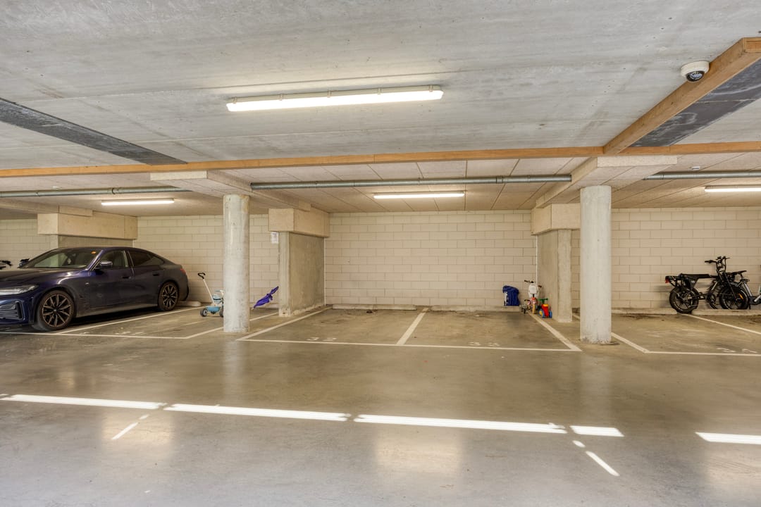 Spacious 3-room apartment with balcony and parking in Amsterdam West — 32