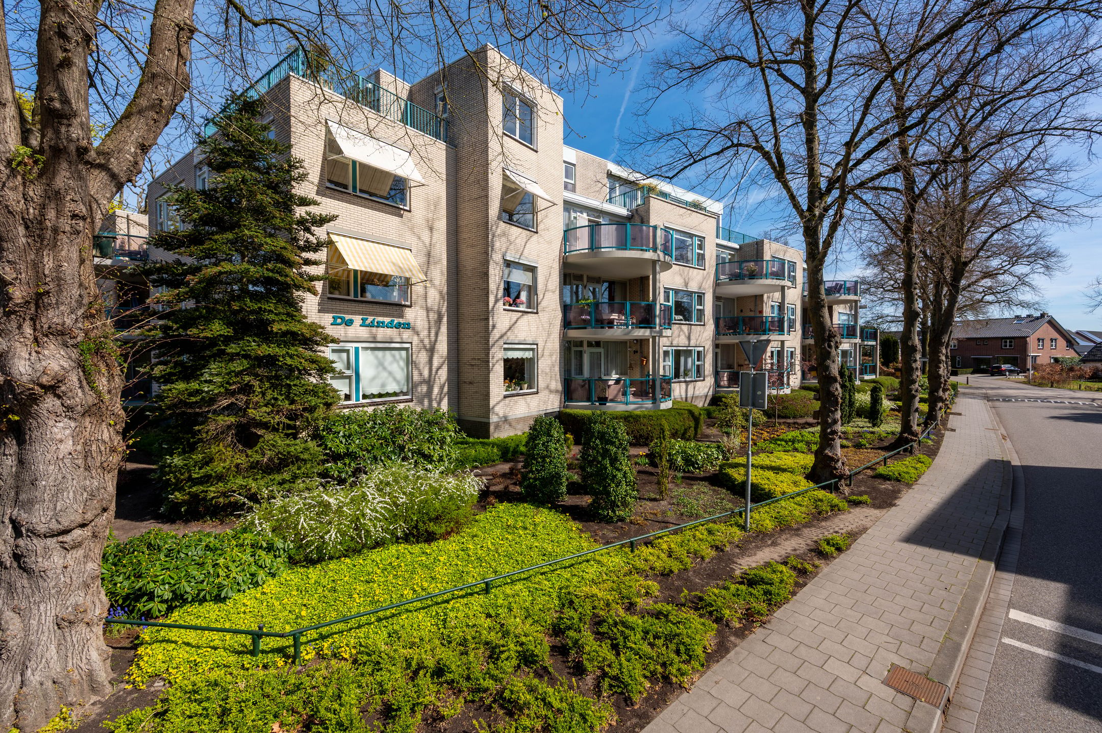 Spacious corner apartment with parking and covered south-facing balcony in Vaassen centre — 33