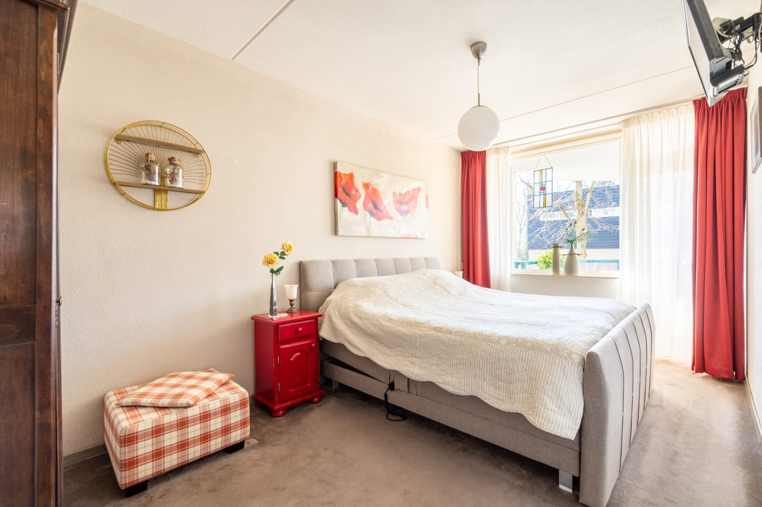 Spacious corner apartment with parking and covered south-facing balcony in Vaassen centre — 17