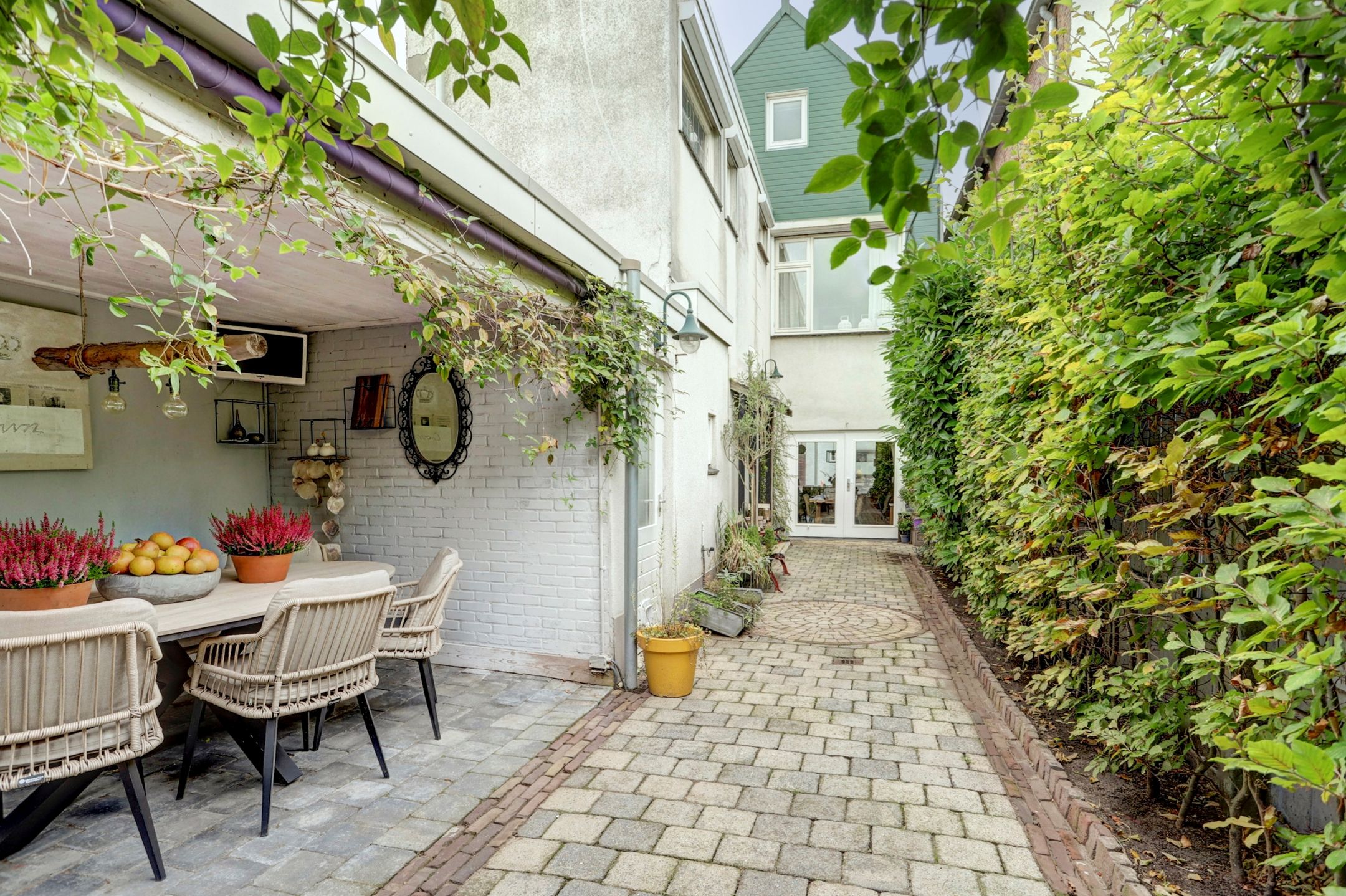 Spacious Townhouse with 4 Bedrooms and 2 Bathrooms in Central Roosendaal — 33