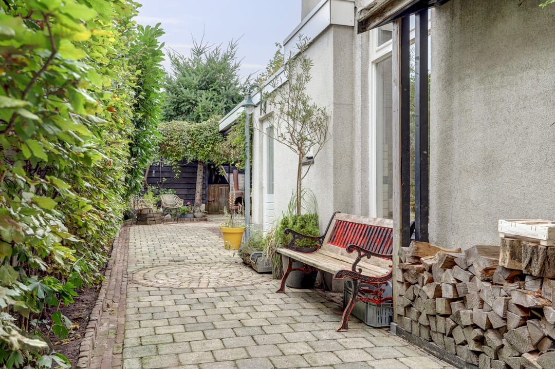 Spacious Townhouse with 4 Bedrooms and 2 Bathrooms in Central Roosendaal — 37