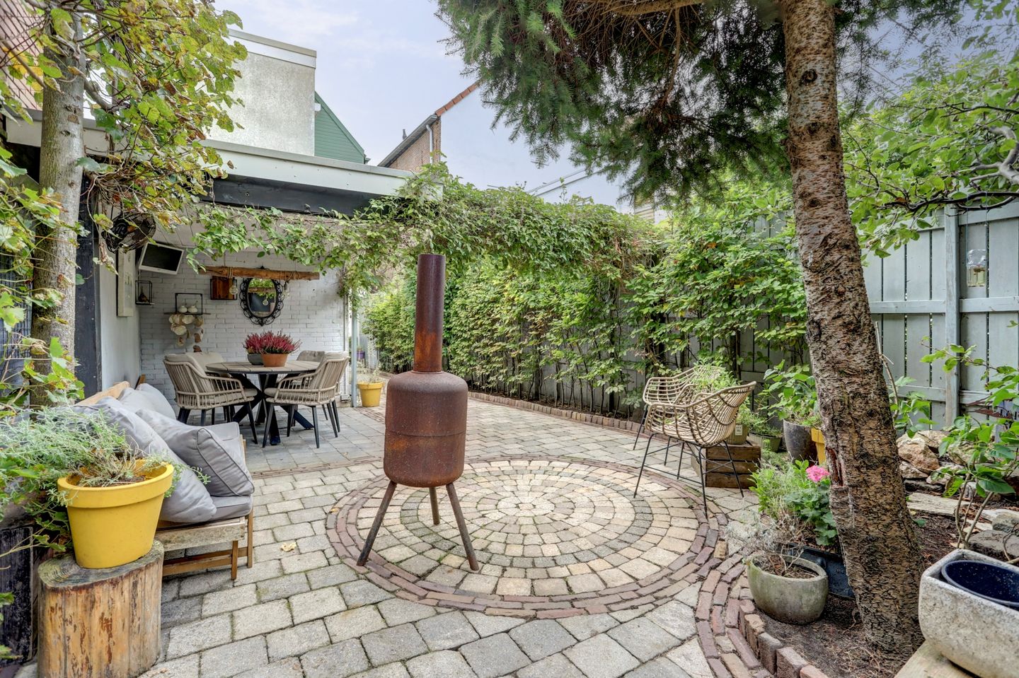 Spacious Townhouse with 4 Bedrooms and 2 Bathrooms in Central Roosendaal — 34