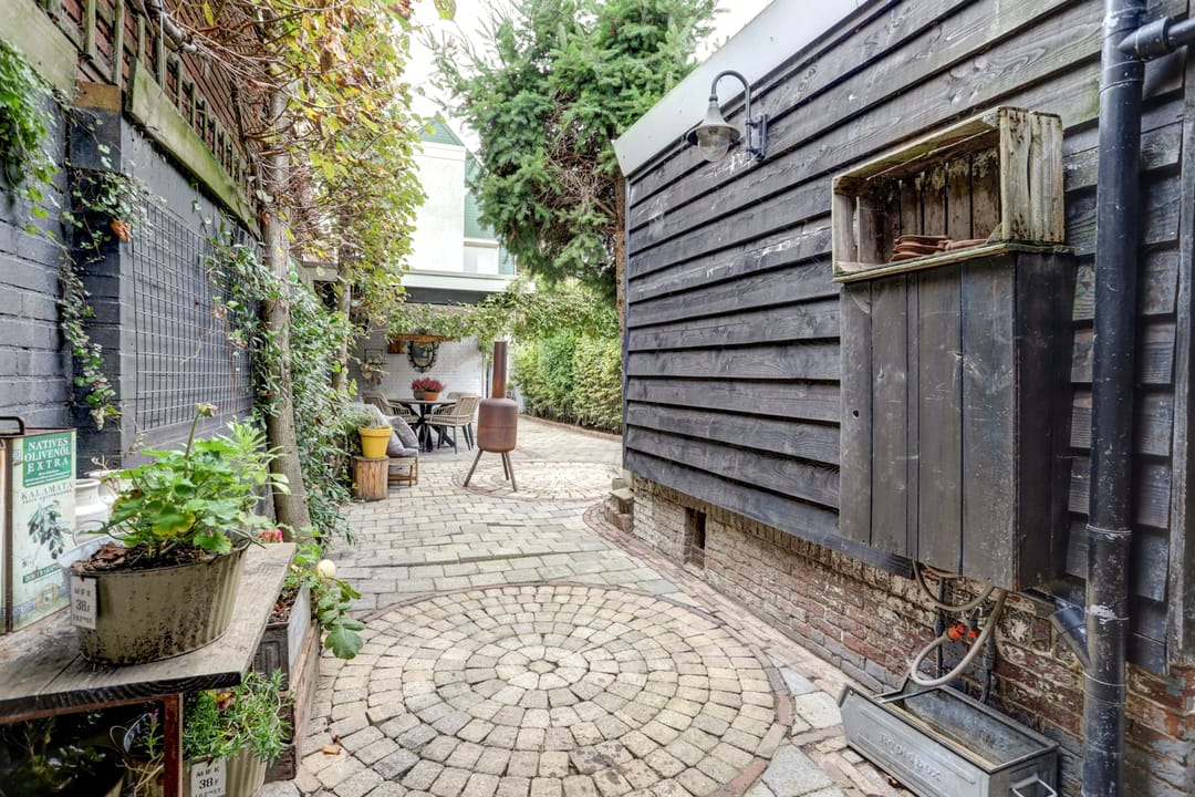 Spacious Townhouse with 4 Bedrooms and 2 Bathrooms in Central Roosendaal — 38