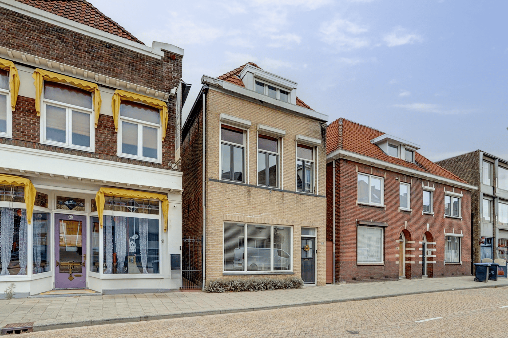 Spacious Townhouse with 4 Bedrooms and 2 Bathrooms in Central Roosendaal — 42