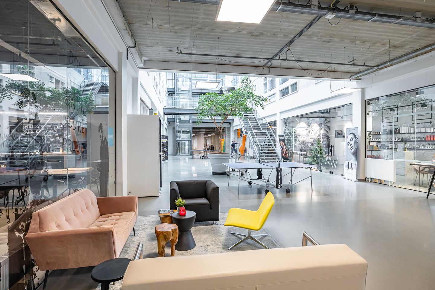 Bekijk foto 2 van Lübeckweg 2