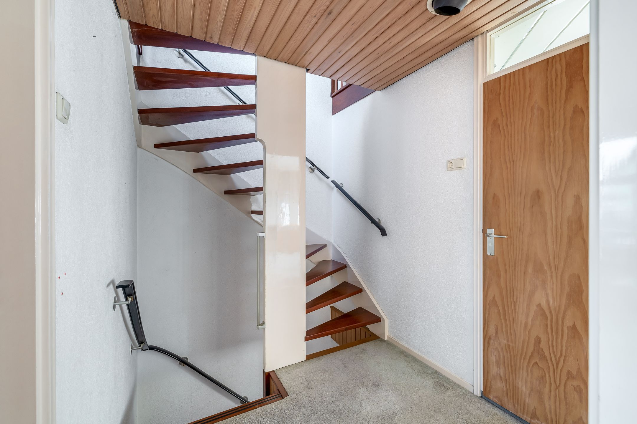 Extended semi-detached house with double garage and rooftop terrace in Reeuwijk-Dorp — 24