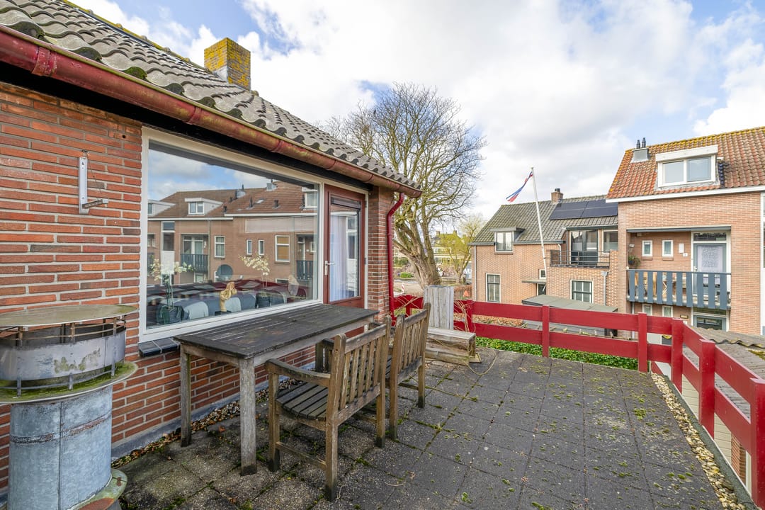Extended semi-detached house with double garage and rooftop terrace in Reeuwijk-Dorp — 28