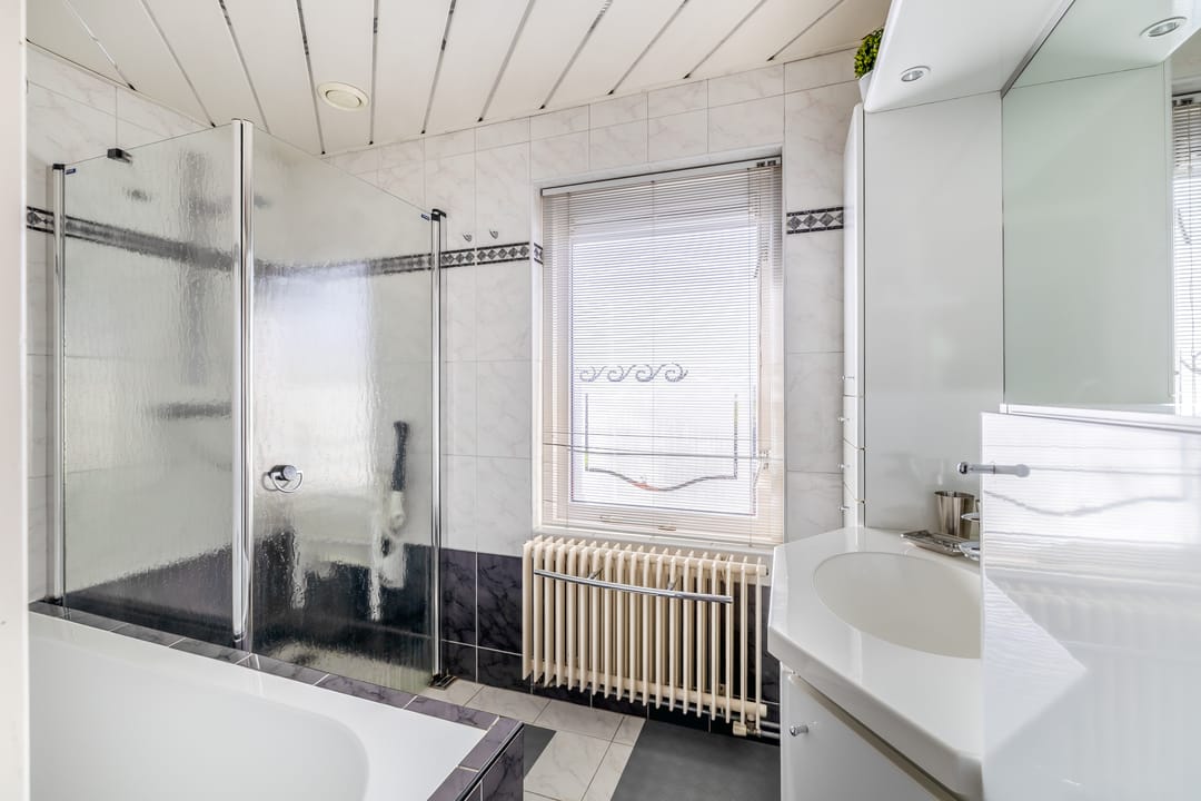 Extended semi-detached house with double garage and rooftop terrace in Reeuwijk-Dorp — 32