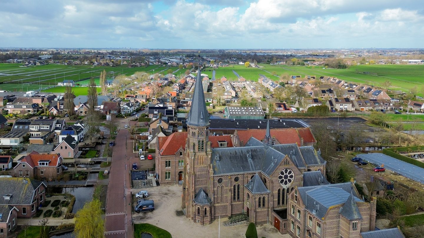 Extended semi-detached house with double garage and rooftop terrace in Reeuwijk-Dorp — 49