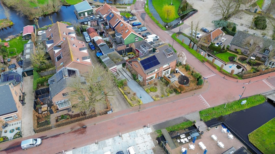 Extended semi-detached house with double garage and rooftop terrace in Reeuwijk-Dorp — 46