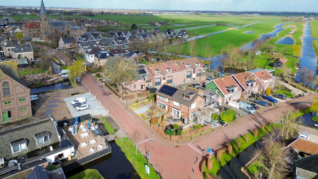 Extended semi-detached house with double garage and rooftop terrace in Reeuwijk-Dorp — 47