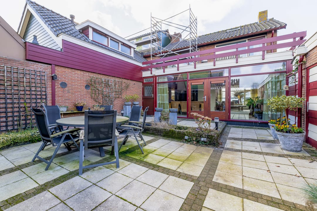 Extended semi-detached house with double garage and rooftop terrace in Reeuwijk-Dorp — 43