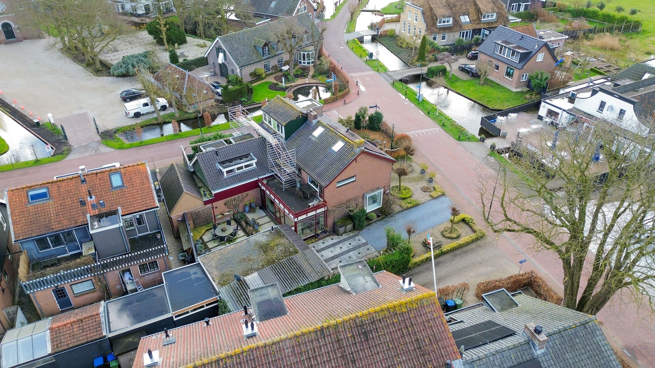Extended semi-detached house with double garage and rooftop terrace in Reeuwijk-Dorp — 45
