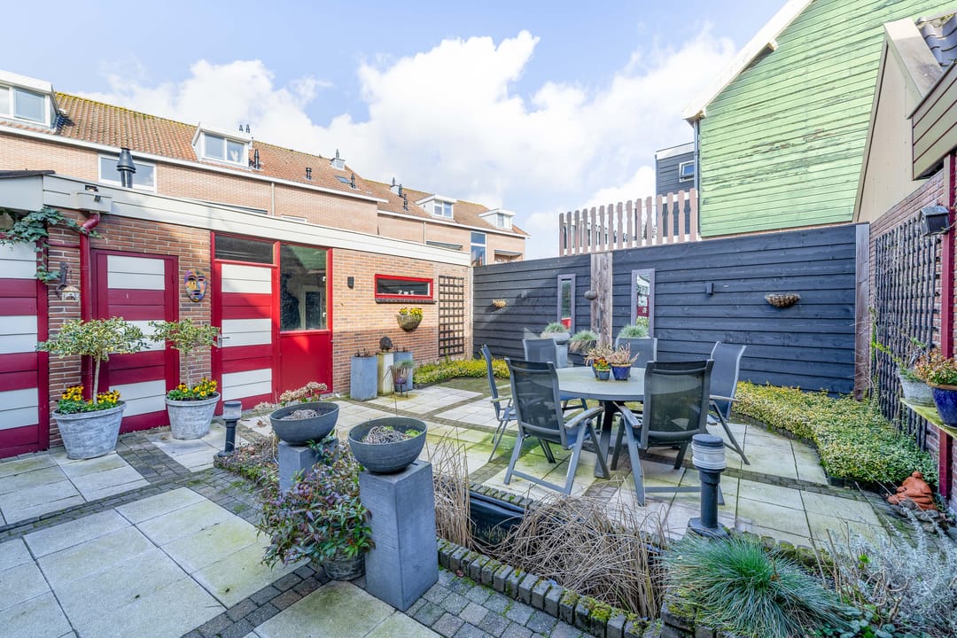 Extended semi-detached house with double garage and rooftop terrace in Reeuwijk-Dorp — 38