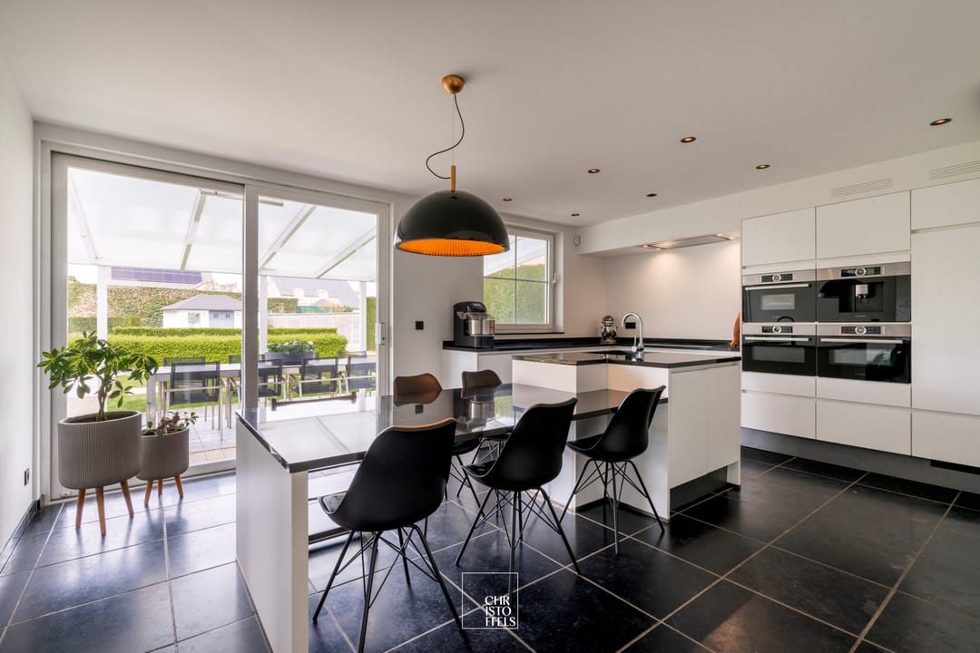 Stylish detached villa with 4 bedrooms and double garage in quiet residential area near Lanaken — 16