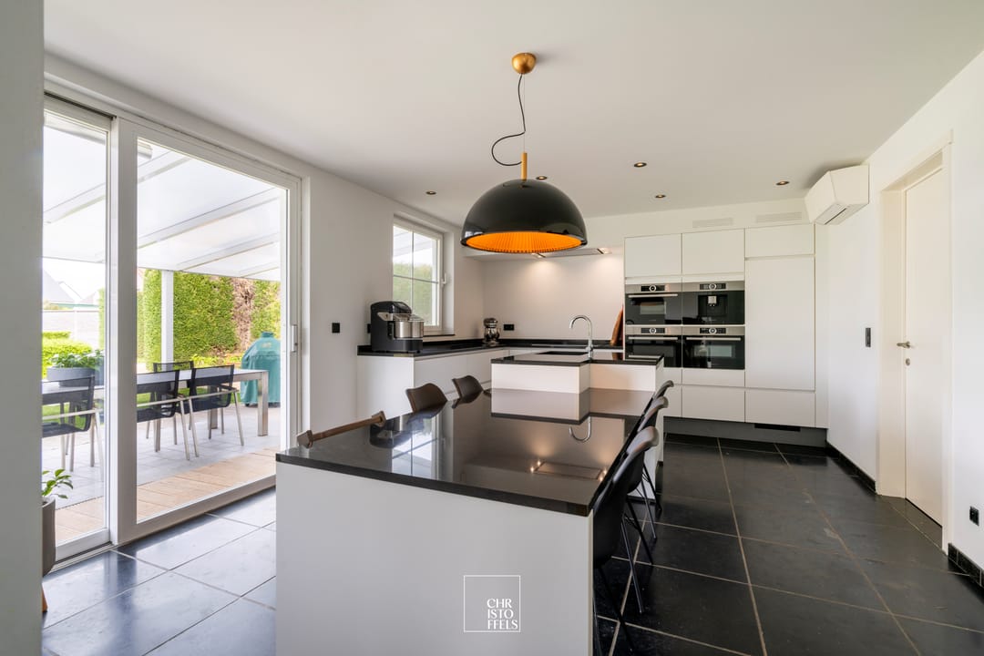 Stylish detached villa with 4 bedrooms and double garage in quiet residential area near Lanaken — 17