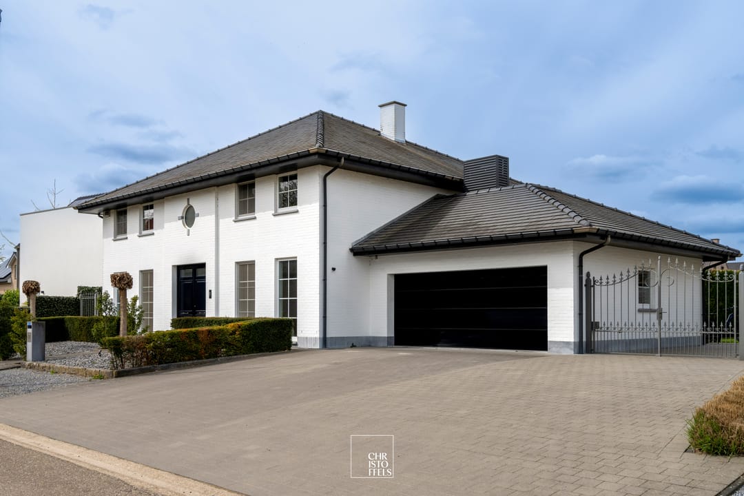 Stylish detached villa with 4 bedrooms and double garage in quiet residential area near Lanaken — 26