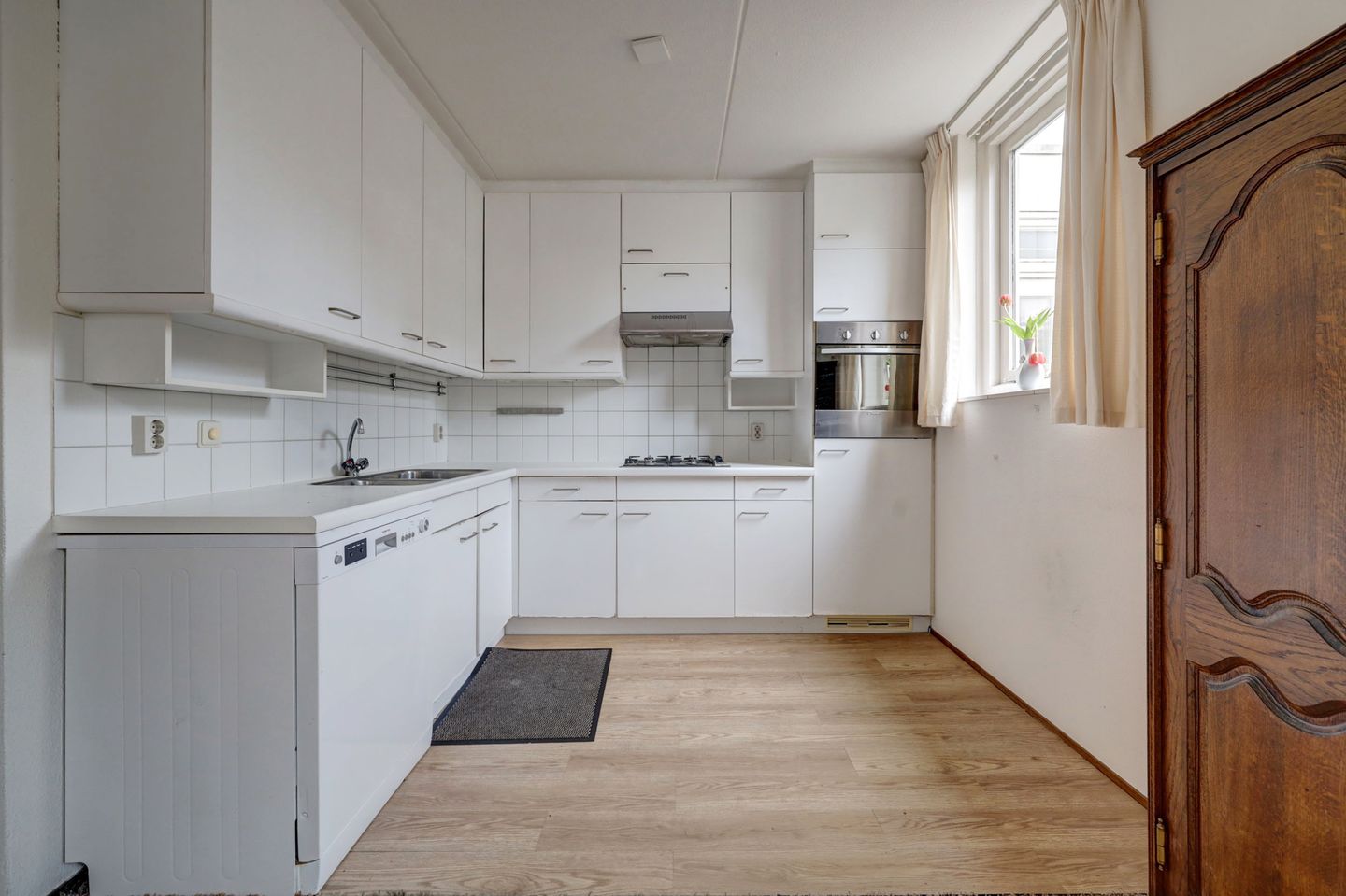 Photo 14 of Theodoorstraat 2