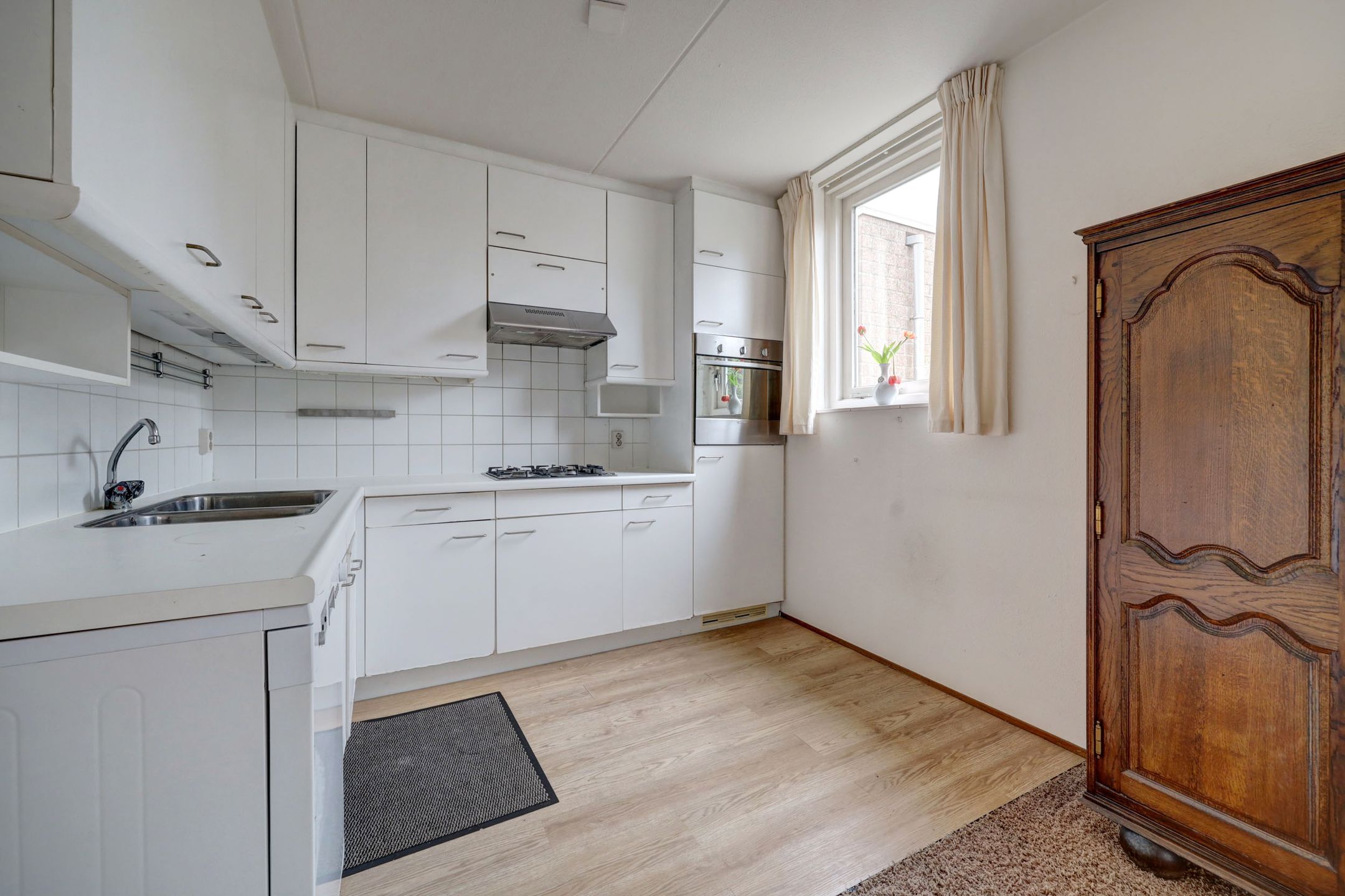 Photo 15 of Theodoorstraat 2