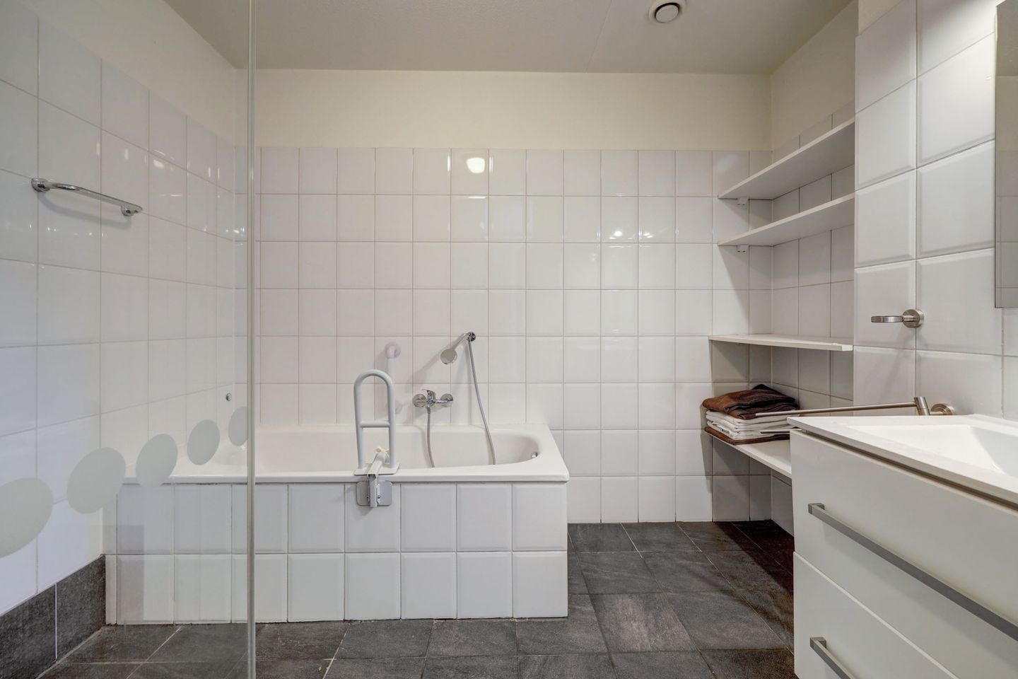 Photo 19 of Theodoorstraat 2