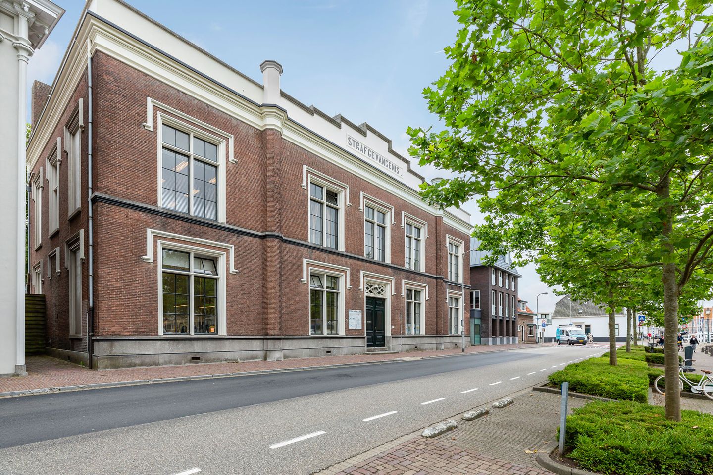 View photo 3 of Albert Joachimikade 3