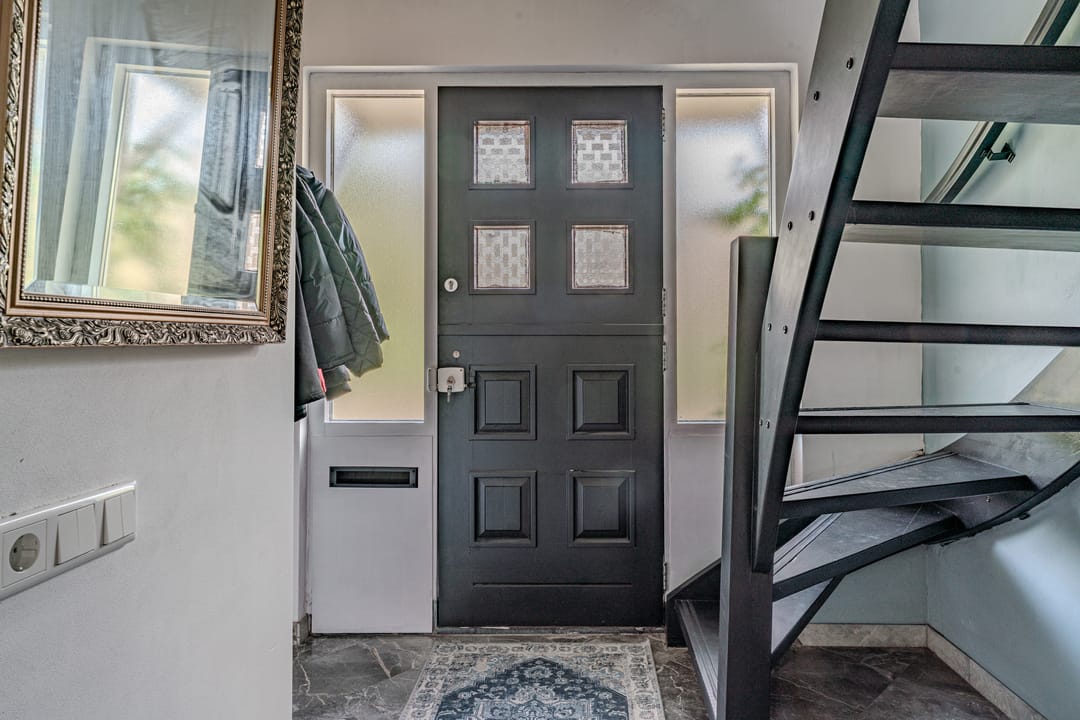 Fully Renovated Detached Family Home with Guest Annex — 32