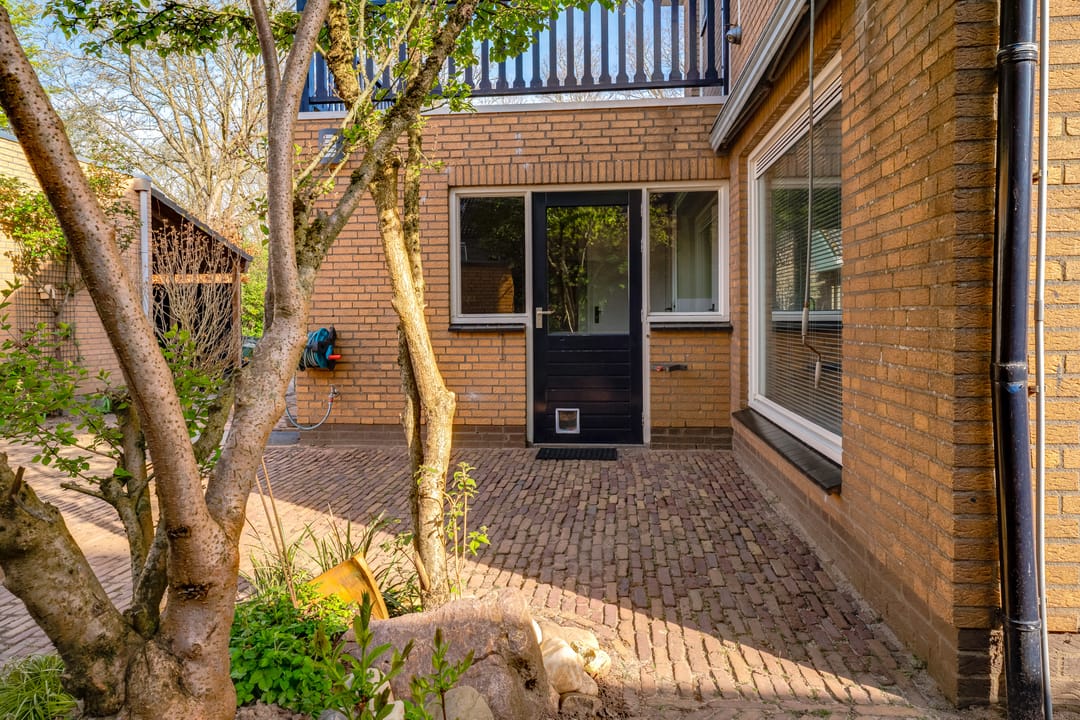 Fully Renovated Detached Family Home with Guest Annex — 31