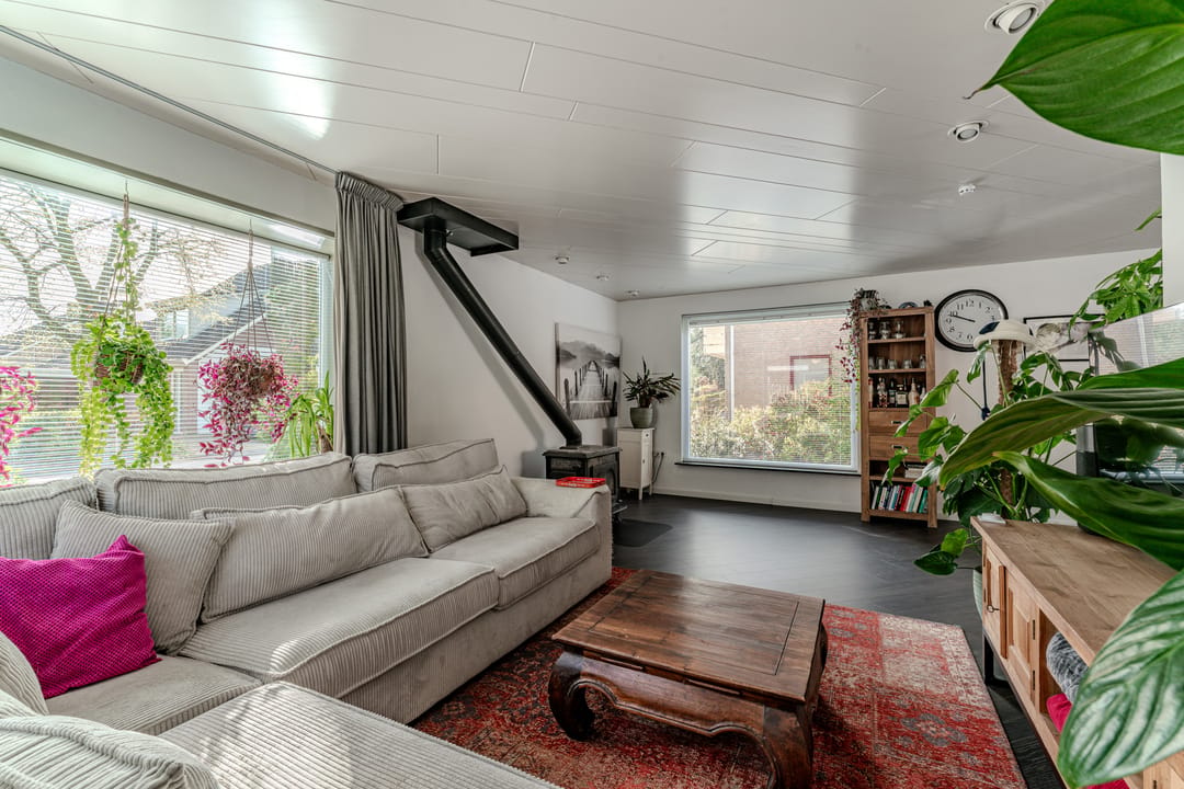 Fully Renovated Detached Family Home with Guest Annex — 16