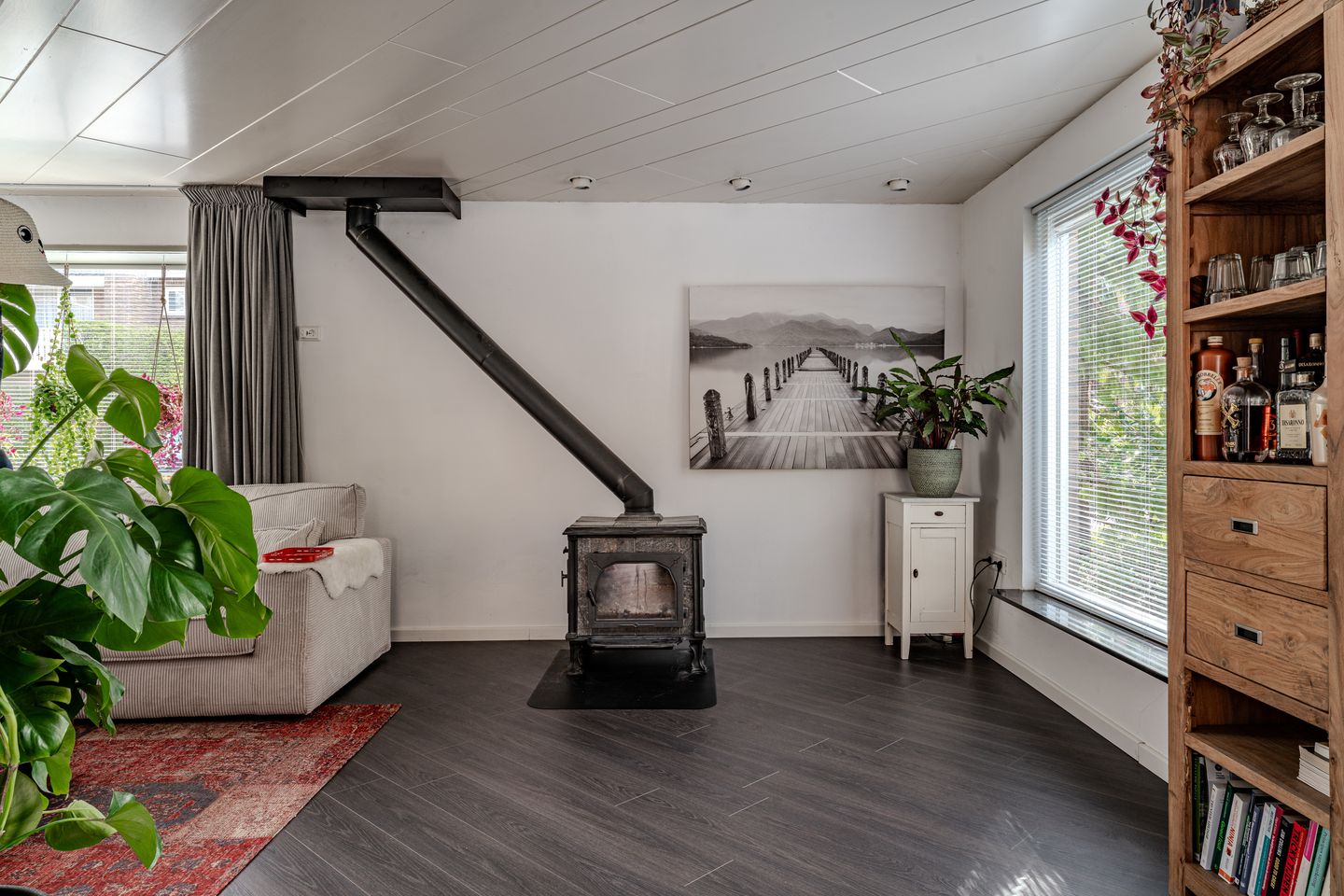 Fully Renovated Detached Family Home with Guest Annex — 14