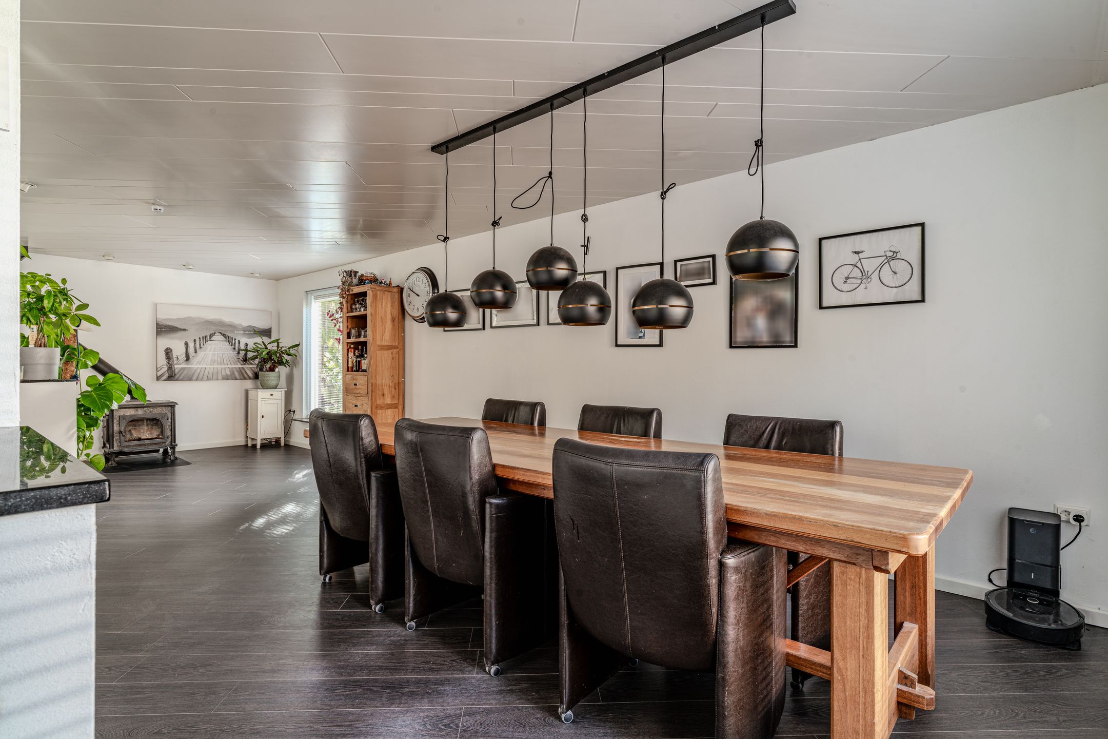 Fully Renovated Detached Family Home with Guest Annex — 18