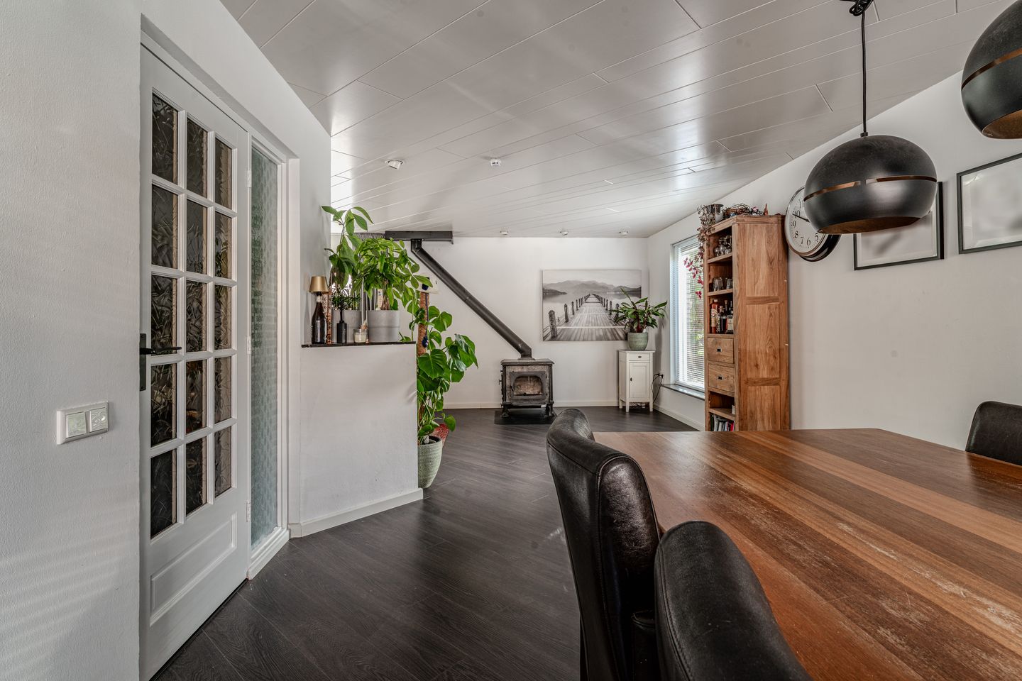 Fully Renovated Detached Family Home with Guest Annex — 19