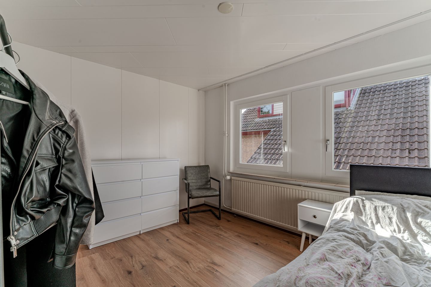 Fully Renovated Detached Family Home with Guest Annex — 40