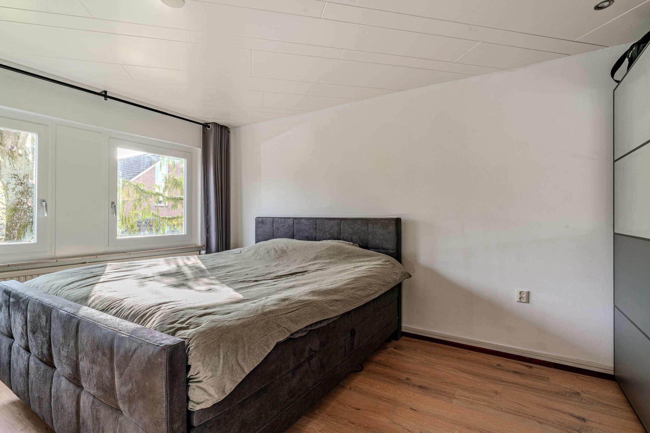 Fully Renovated Detached Family Home with Guest Annex — 36