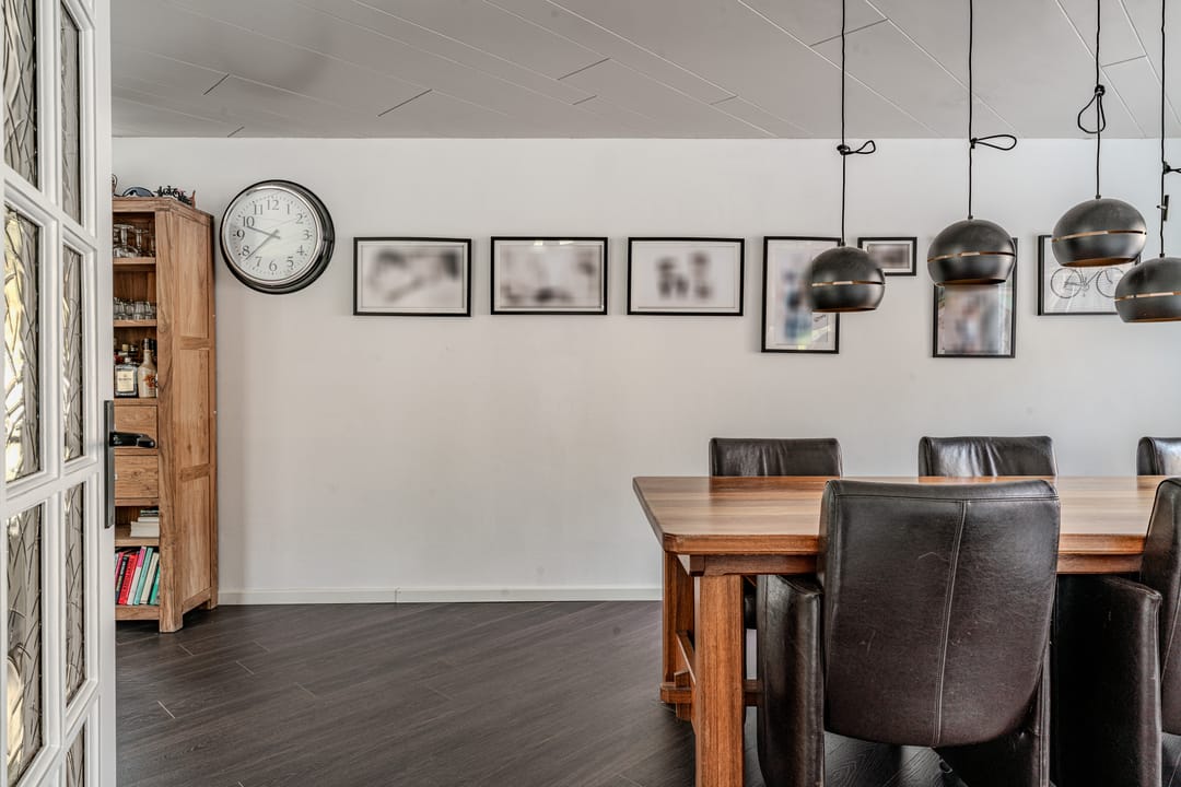 Fully Renovated Detached Family Home with Guest Annex — 13