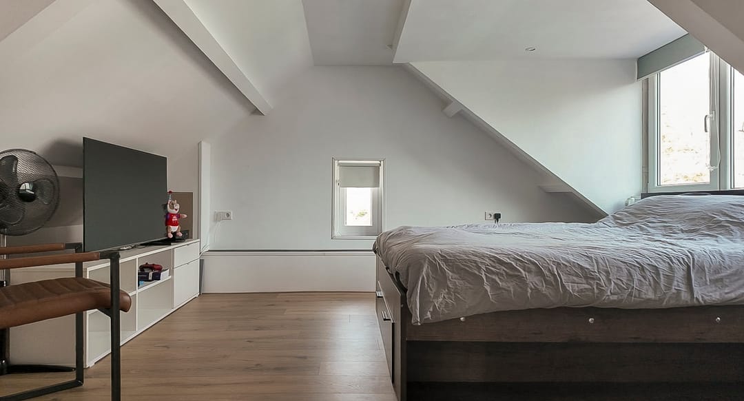 Fully Renovated Detached Family Home with Guest Annex — 46