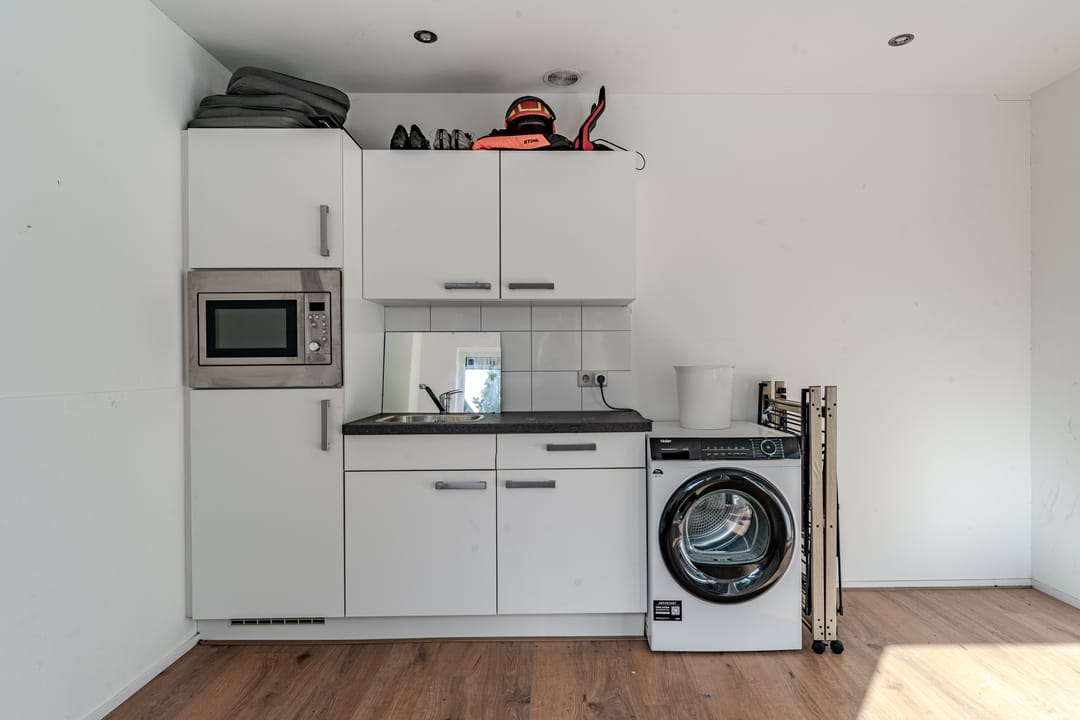 Fully Renovated Detached Family Home with Guest Annex — 28
