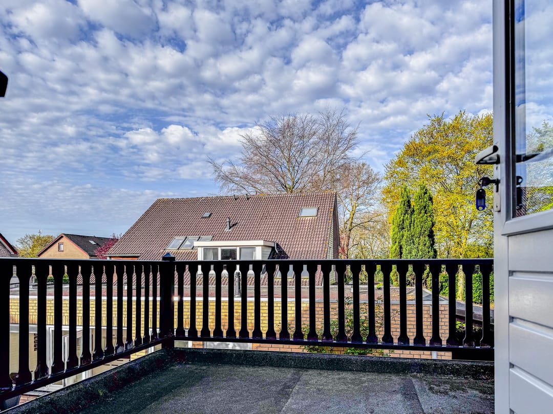 Fully Renovated Detached Family Home with Guest Annex — 43