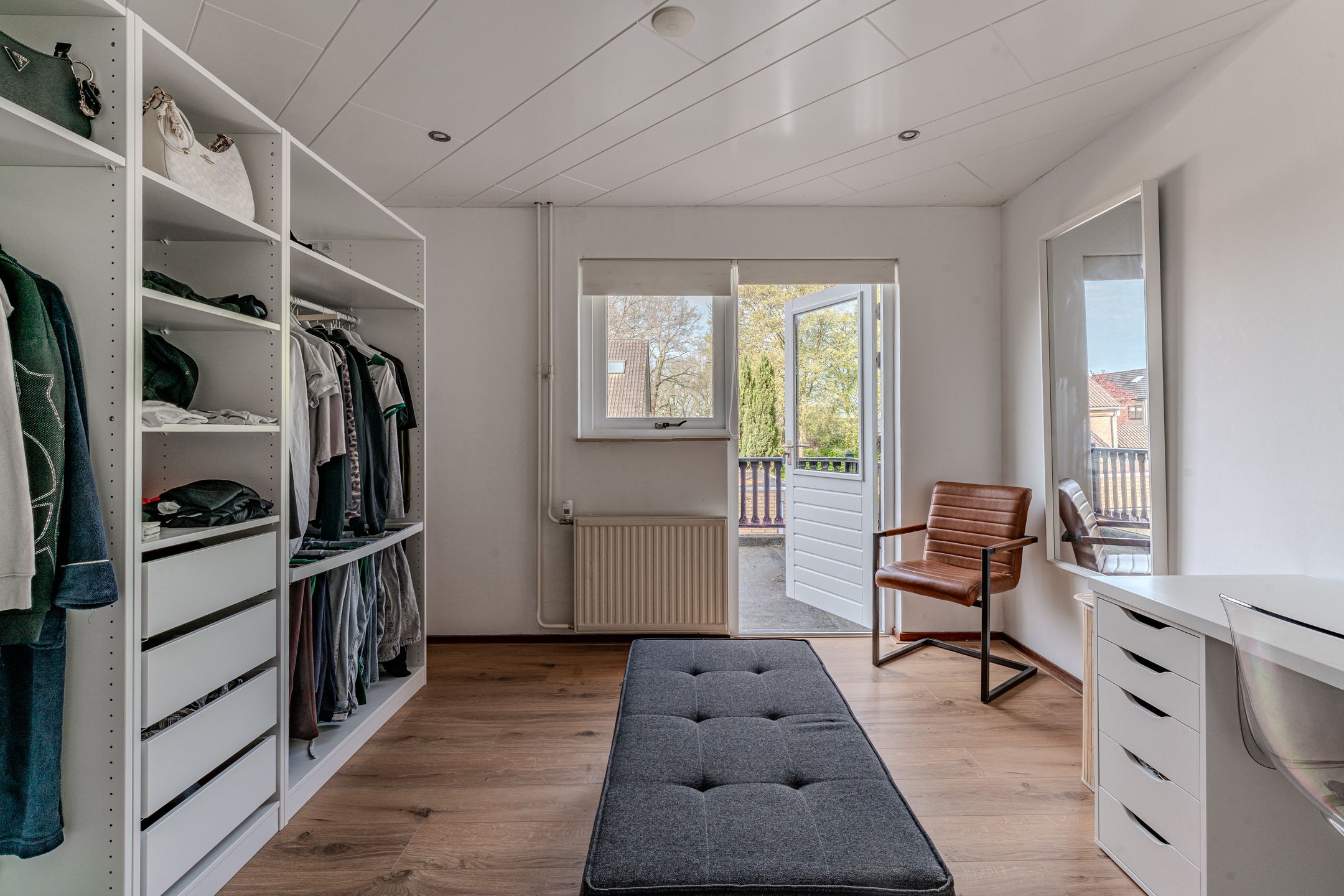 Fully Renovated Detached Family Home with Guest Annex — 42
