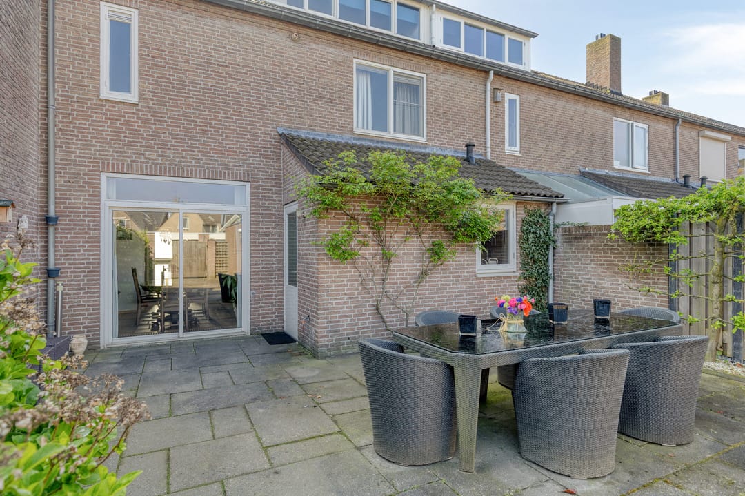 Photo 37 of Vincent van Goghstraat 8