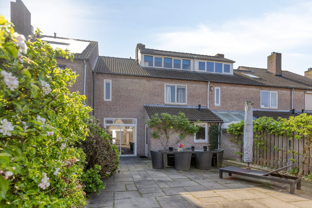 Photo 41 of Vincent van Goghstraat 8