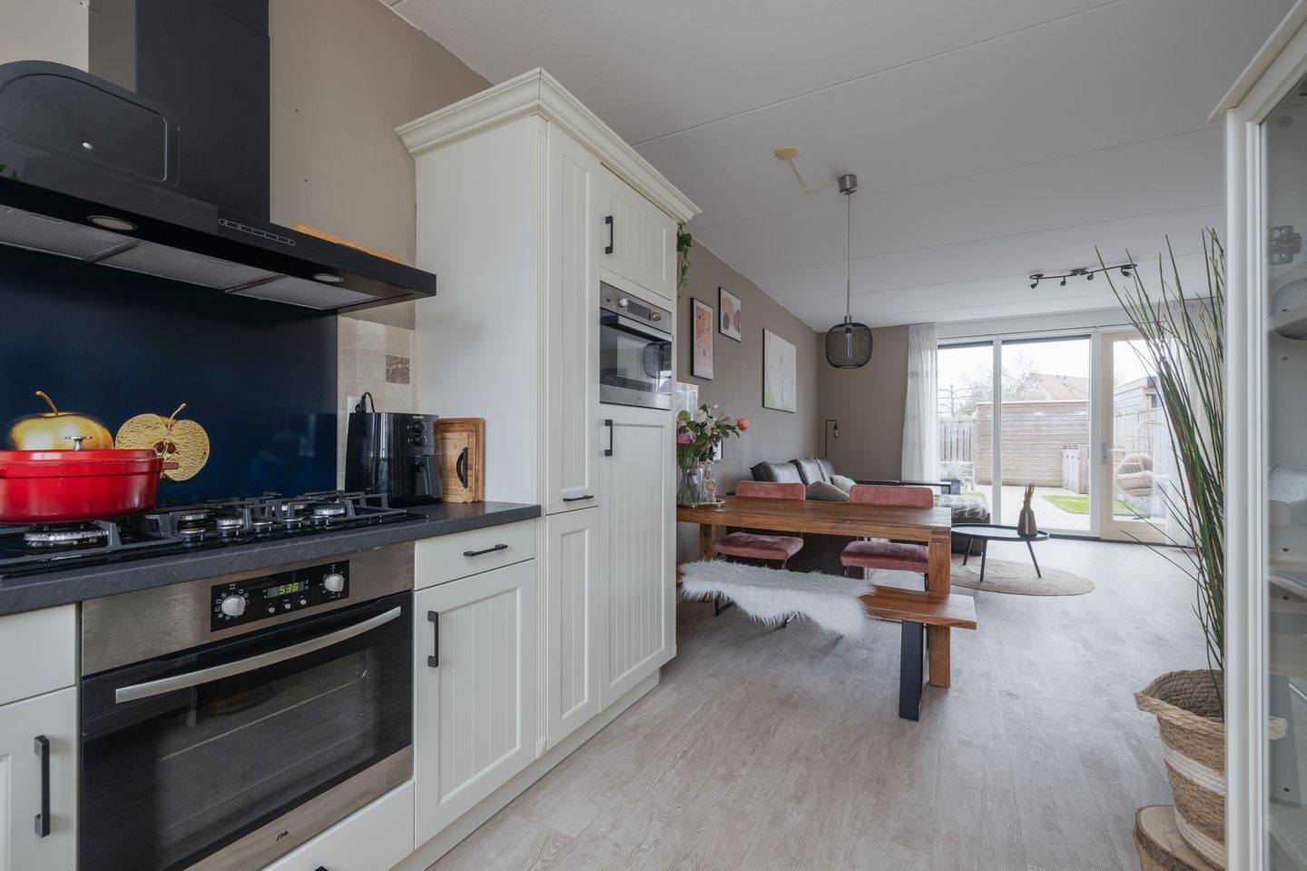 Photo 10 of Leeuwenhorststraat 11