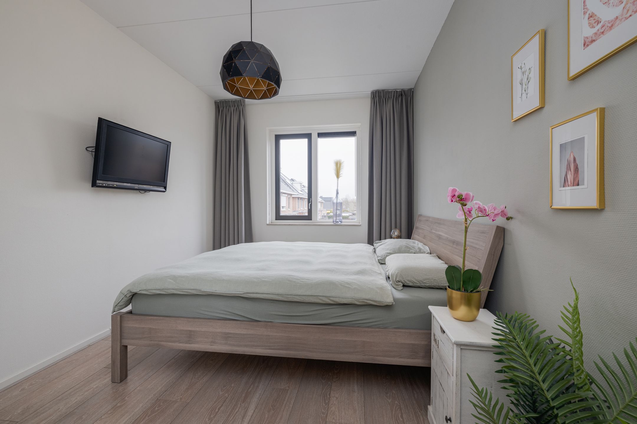 Photo 12 of Leeuwenhorststraat 11