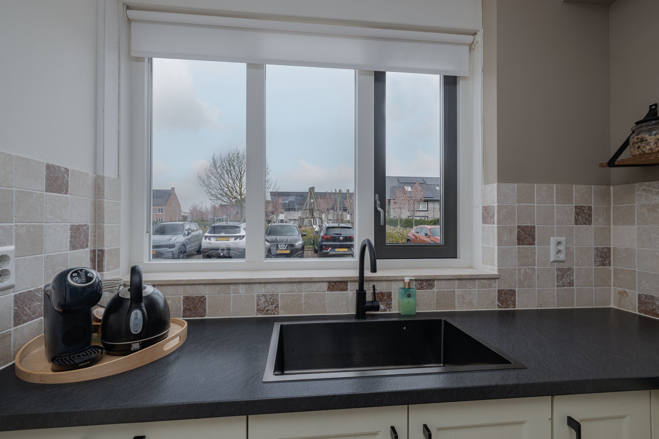 Photo 9 of Leeuwenhorststraat 11
