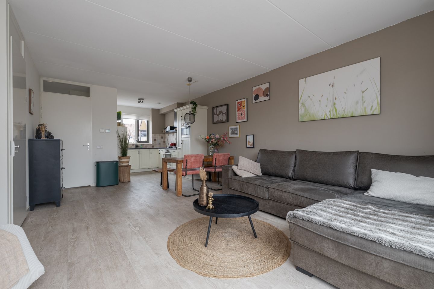 Photo 4 of Leeuwenhorststraat 11