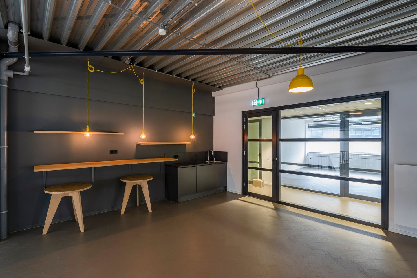 View photo 4 of Zekeringstraat 36