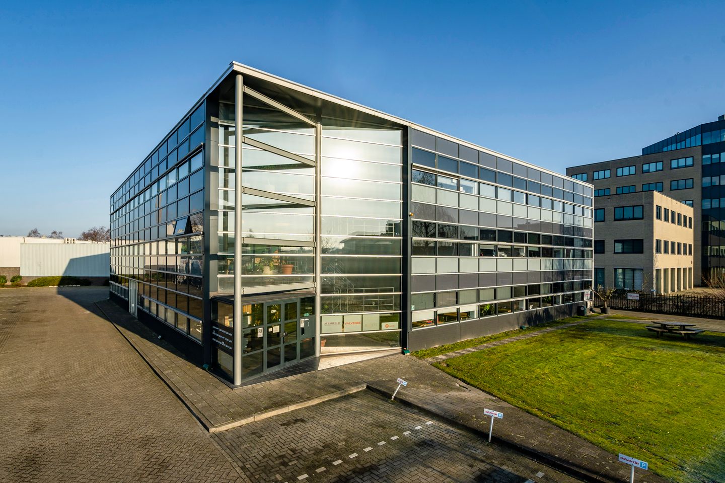 View photo 1 of Zekeringstraat 36