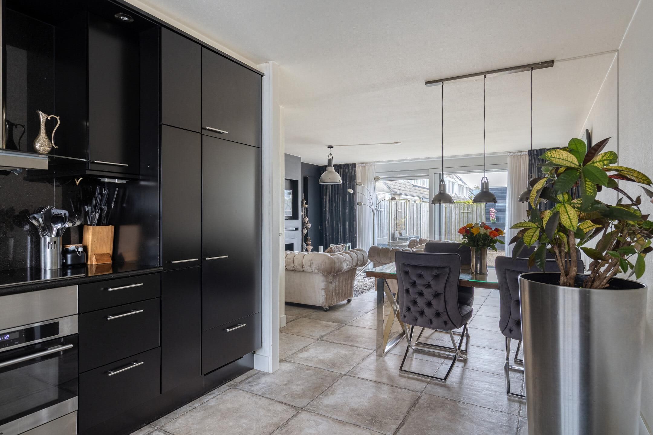 Photo 18 of Duvenee 37