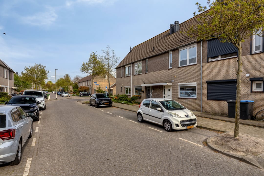 Photo 38 of Duvenee 37